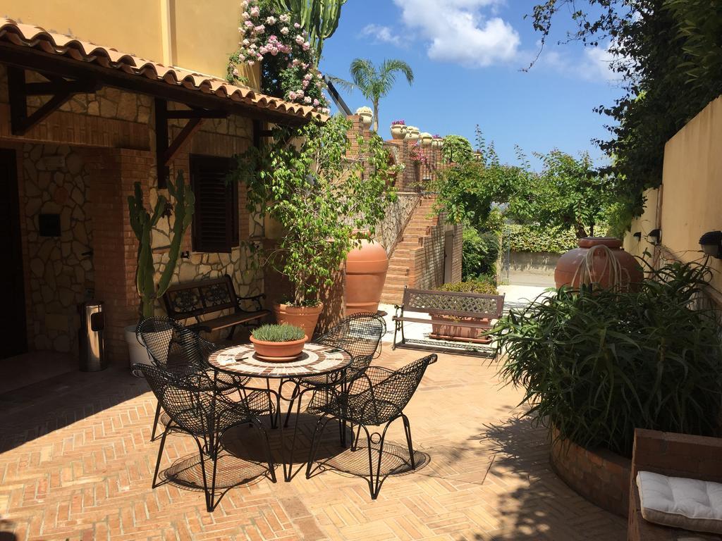 B&B La Collina Felice 펠라로 외부 사진